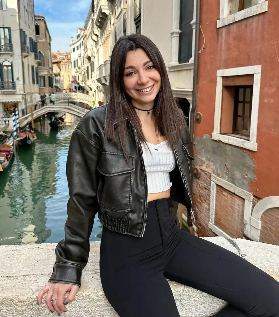 Giulia Crossbow Biography: Height, Ethnicity, Age, Net Worth, Siblings, Parents