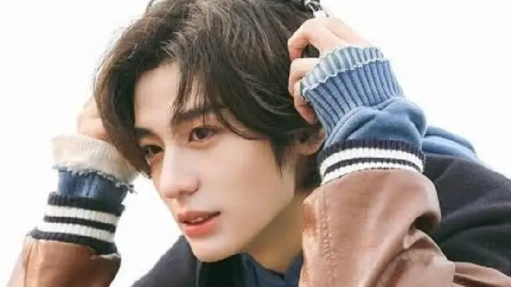 Leehan Biography: Group, Songs, Age, Net Worth, Nationality, Height, Girlfriend
