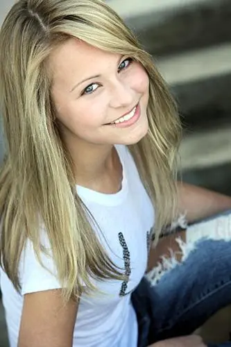 Ashley Taylor Biography: Age, Height, Boyfriend, Instagram, Net Worth, Parents, Wikipedia