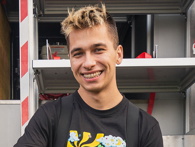 Karol Wisniewski Biography: Net Worth, Age, Parents, Height, Girlfriend, YouTube Karol Wisniewski Biography: Net Worth, Age, Parents, Height, Girlfriend, YouTube