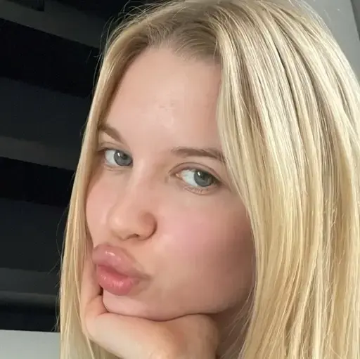 Julia Szponer Biography: Nationality, Age, Net Worth, TikTok, YouTube, Height, Parents, Spouse