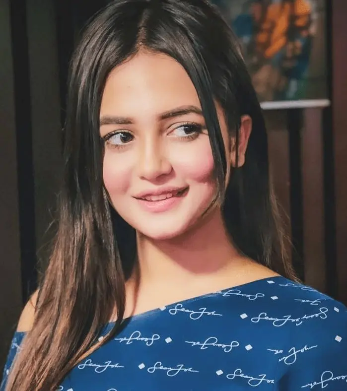 Anamika Oyshe Biography: Age, Net Worth, Siblings, Height, Parent, Movies, Awards, Husband