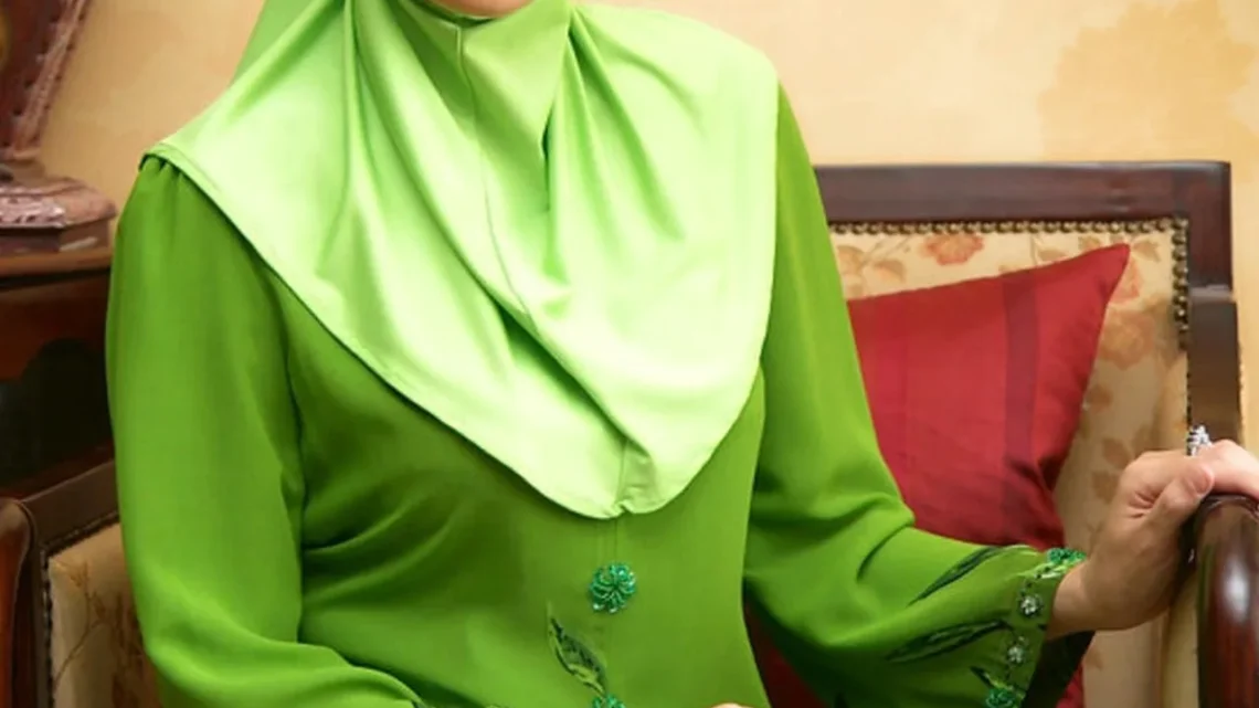 Arni Nazira Biography: Age, Movies, Ex-Husband, Children, Career, Net Worth, Albums, Nationality