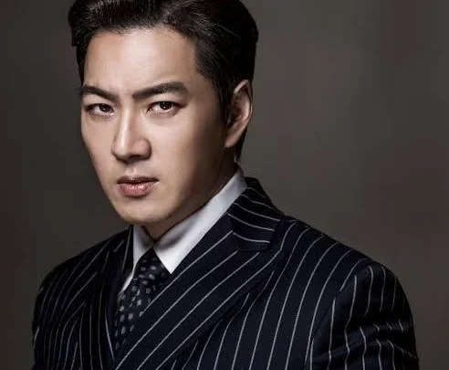 Song Il-kook Biography: Wife, Age, Children, Net Worth, Height, Dramas, Triplets, Awards