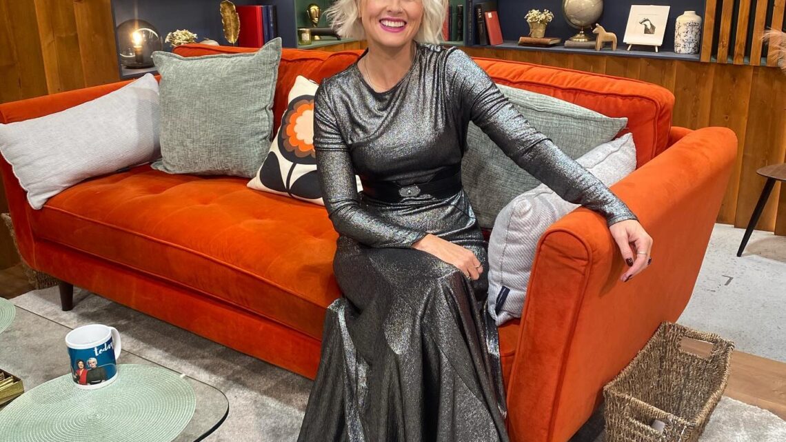 Sinead Kennedy Biography: Age, Net Worth, Siblings, Parents, Height, Ethnicity, Awards, TV Shows, Husband, Children Sinead Kennedy Biography: Age, Net Worth, Siblings, Parents, Height, Ethnicity, Awards, TV Shows, Husband, Children