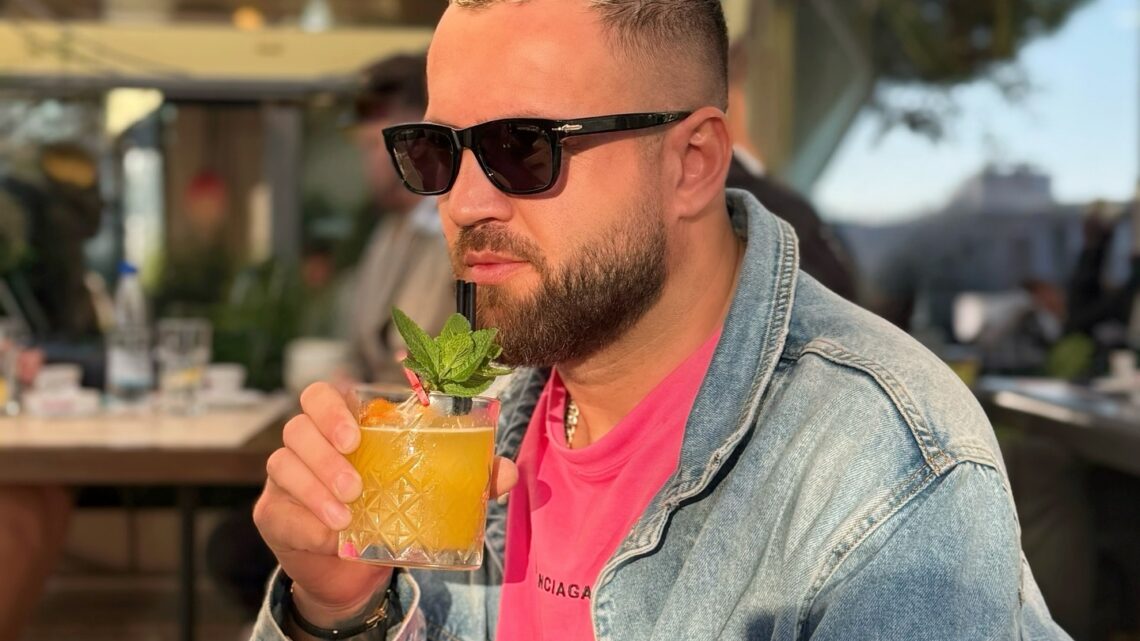 Luiz Ejlli Biography: Net Worth, Siblings, Age, Parents, Height, Ethnicity, Movies, Wife, Child Luiz Ejlli Biography: Net Worth, Siblings, Age, Parents, Height, Ethnicity, Movies, Wife, Child