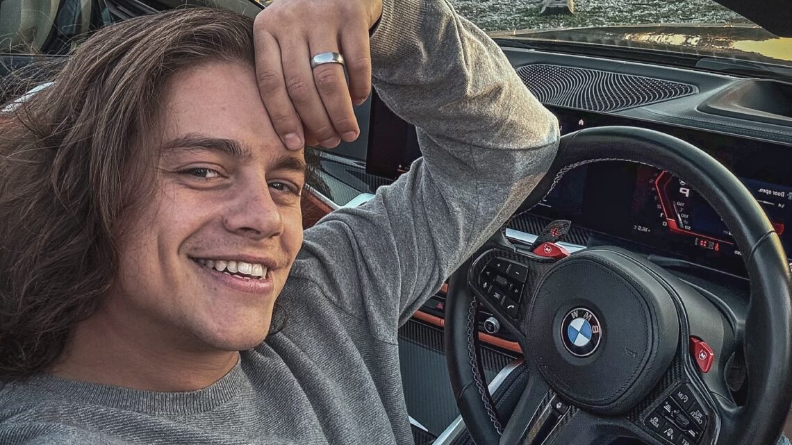 Lustin Petrescu Biography: Girlfriend, Siblings, Parents, Height, Ethnicity, Age, Net Worth, Songs Lustin Petrescu Biography: Girlfriend, Siblings, Parents, Height, Ethnicity, Age, Net Worth, Songs