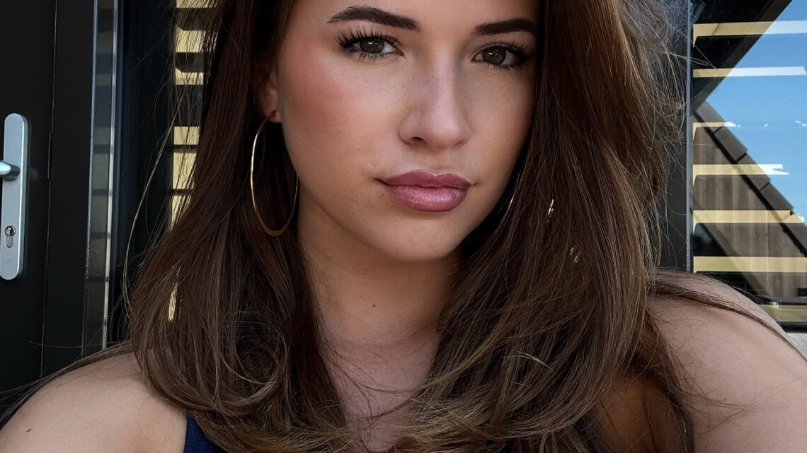 Jade Anna van Vliet Biography: Brands, Age, Parents, Height, Ethnicity, Net Worth, Siblings, Boyfriend Jade Anna van Vliet Biography: Brands, Age, Parents, Height, Ethnicity, Net Worth, Siblings, Boyfriend