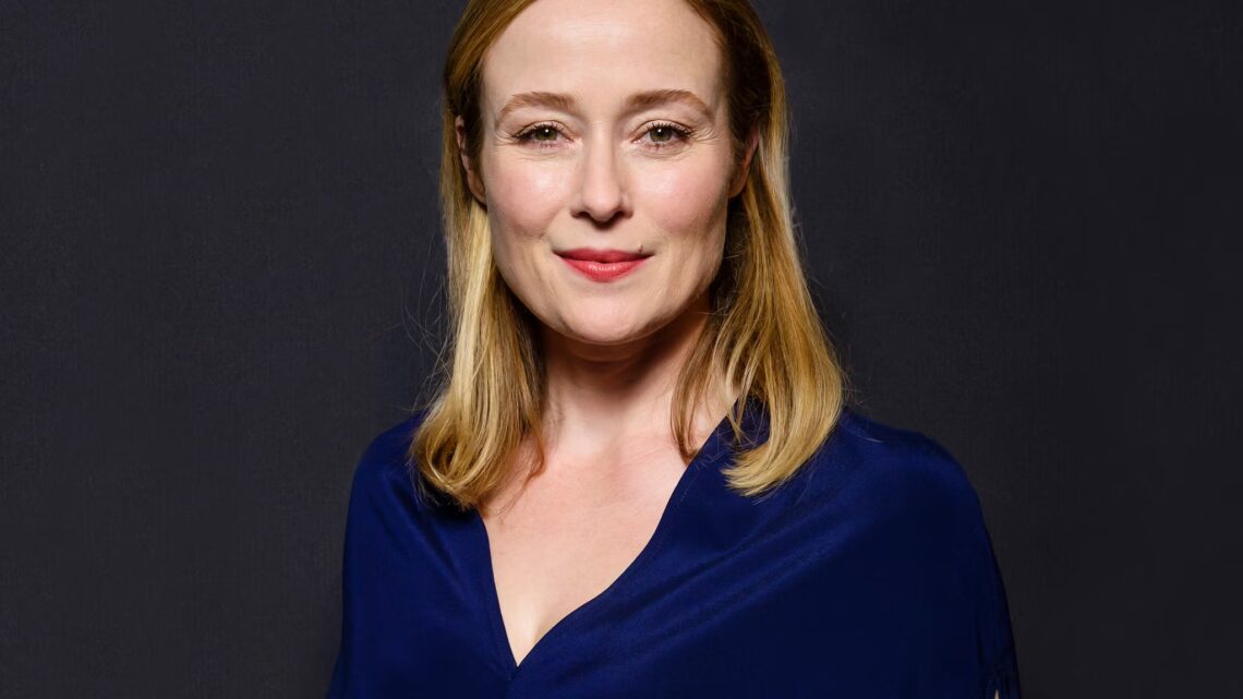 Jennifer Ehle Biography: Husband, Boyfriend, Films, Parents, Siblings, Net Worth, Height, Ethnicity, Age, Awards Jennifer Ehle Biography: Husband, Boyfriend, Films, Parents, Siblings, Net Worth, Height, Ethnicity, Age, Awards