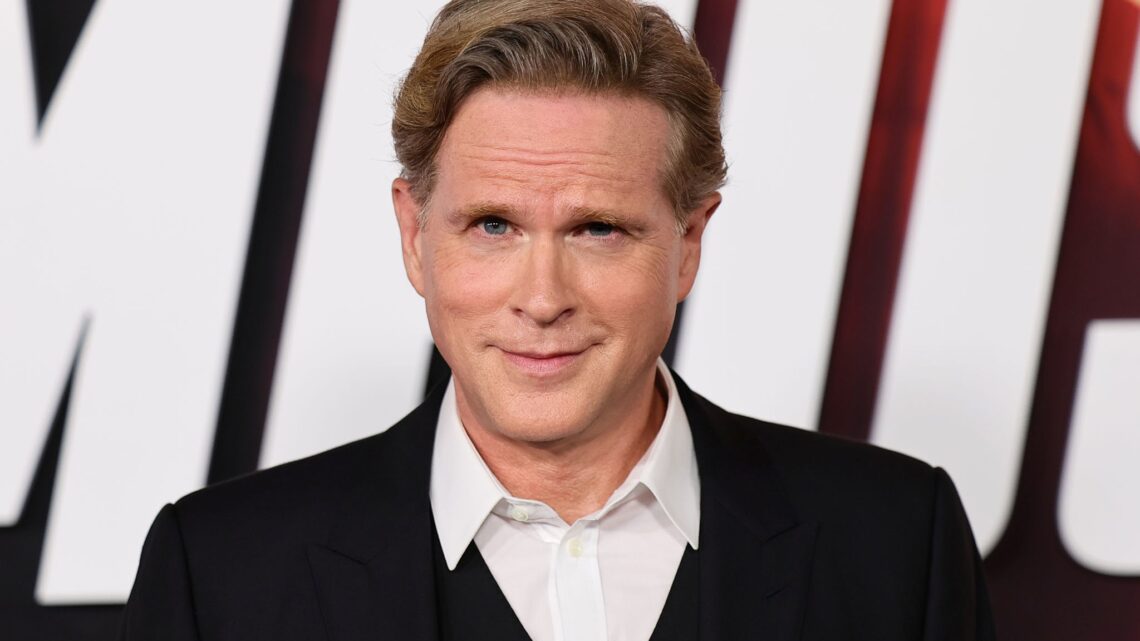 Cary Elwes Biography: Height, Ethnicity, Net Worth, Siblings, Age, Parents, Wife, Kids, Movies Cary Elwes Biography: Height, Ethnicity, Net Worth, Siblings, Age, Parents, Wife, Kids, Movies