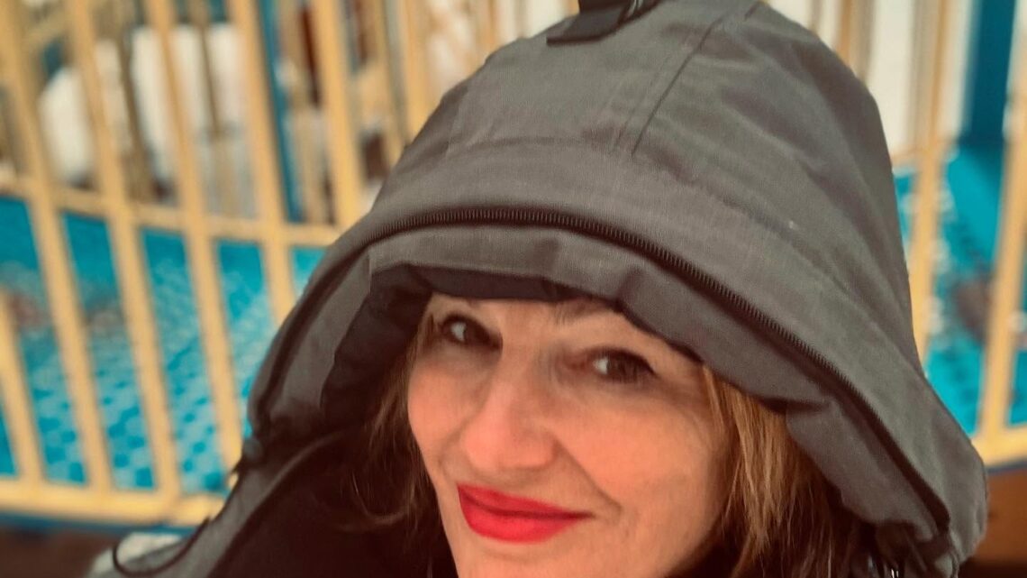 Lo Carmen Biography: Parents, Height, Ethnicity, Age, Net Worth, Siblings, Books, Music, Movies, Awards, Husband, Children Lo Carmen Biography: Parents, Height, Ethnicity, Age, Net Worth, Siblings, Books, Music, Movies, Awards, Husband, Children