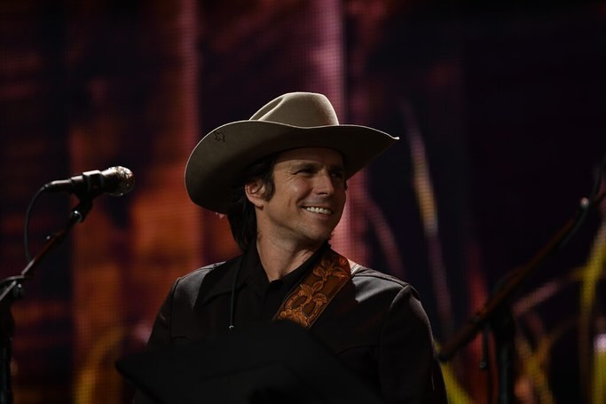 Lukas Nelson Biography: Height, Ethnicity, Age, Net Worth, Siblings, Parents, Music Video, Songs, Awards, Wife, Children Lukas Nelson Biography: Height, Ethnicity, Age, Net Worth, Siblings, Parents, Music Video, Songs, Awards, Wife, Children