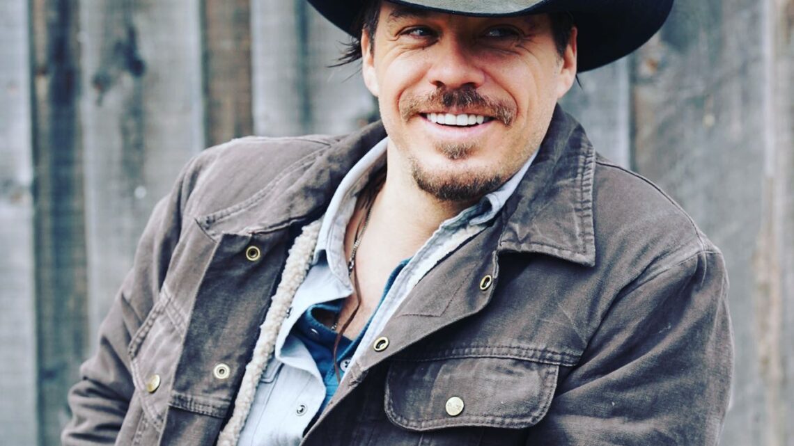 Michael Raymond-James Biography: Net Worth, Siblings, Parents, Height, Ethnicity, Age, Movies, Child Michael Raymond-James Biography: Net Worth, Siblings, Parents, Height, Ethnicity, Age, Movies, Child