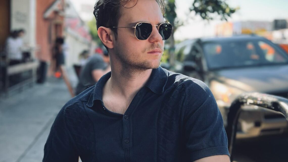 Robbie Kay Biography: Height, Ethnicity, Age, Net Worth, Siblings, Parents, Films, TV Series Robbie Kay Biography: Height, Ethnicity, Age, Net Worth, Siblings, Parents, Films, TV Series