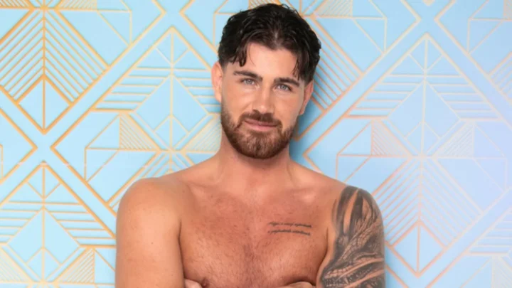 Scott van-der-Sluis Biography: Age, Net Worth, Siblings, Parents, Height, Ethnicity, Football Team