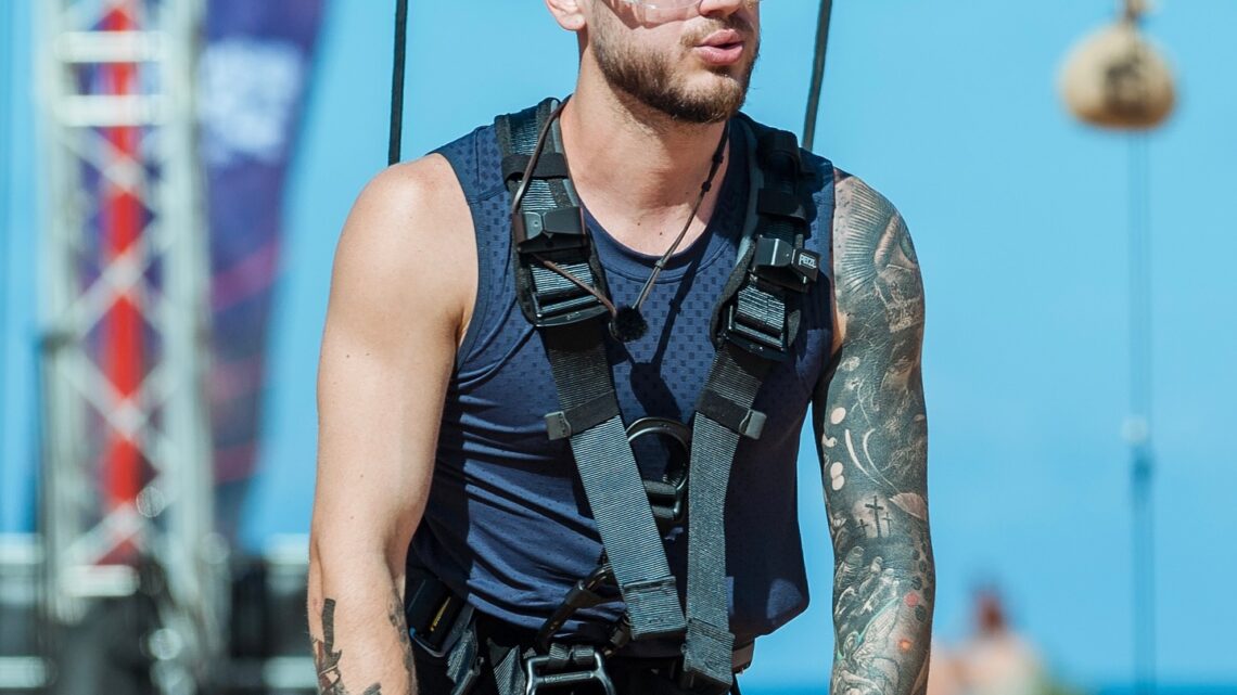 Theo Zeciu Biography: Siblings, Parents, Height, Ethnicity, Age, Net Worth, Girlfriend, Music Theo Zeciu Biography: Siblings, Parents, Height, Ethnicity, Age, Net Worth, Girlfriend, Music