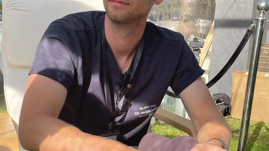 Tim Phillipps Biography: Net Worth, Siblings, Parents, Height, Ethnicity, Age, Movies, Wife, Child Tim Phillipps Biography: Net Worth, Siblings, Parents, Height, Ethnicity, Age, Movies, Wife, Child