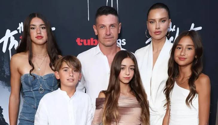 Adriana Lima’s Daughter, Sienna Lima Bio: Parents, Age, Height, Net Worth, Sister, Nationality, Education