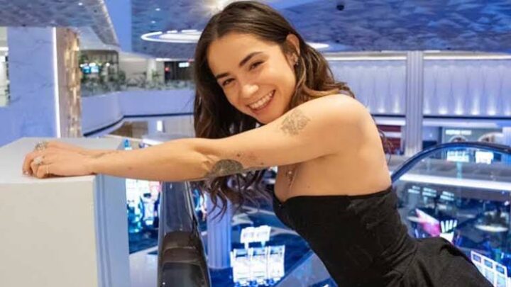 Daisy Blooms Biography: Real Name, Age, TikTok, Net Worth, Partner, Height, Parents