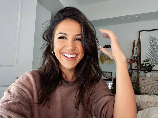 Kat Stickler Biography: Age, Net Worth, Siblings, Parents, Height, Ethnicity, Ex-Husband, Child  