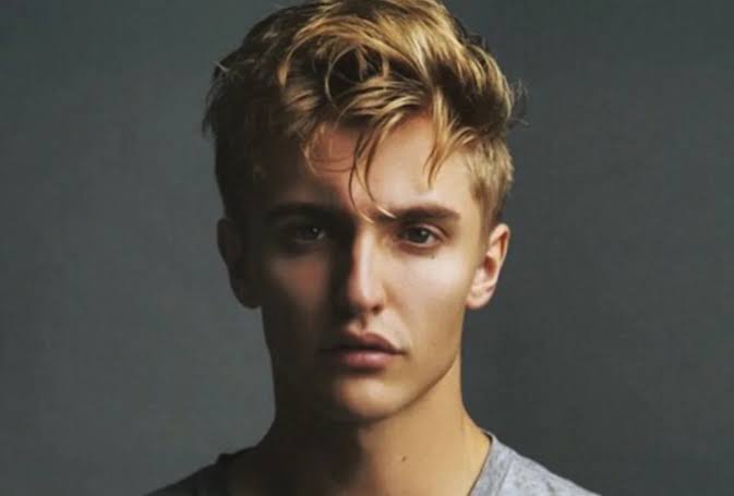 Hart Denton Biography: Girlfriend, Age, Movies, Net Worth, Height, Parents, TV Shows, Partner