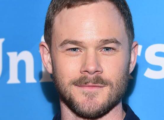 Aaron Ashmore Biography: Wife, Age, Height, Net Worth, Parents, Movies & TV Shows, Instagram
