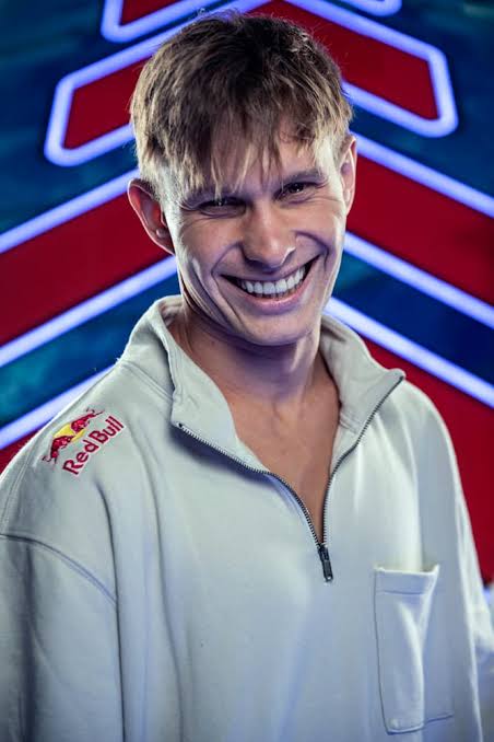 Pasha Petkuns Biography: Wife, Age, Net Worth, Divorce, Girlfriend, Children, YouTube, Height, Parents
