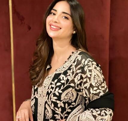 Saboor Aly Biography: Husband, Age, Daughter, Net Worth, Height, TV Shows & Movies