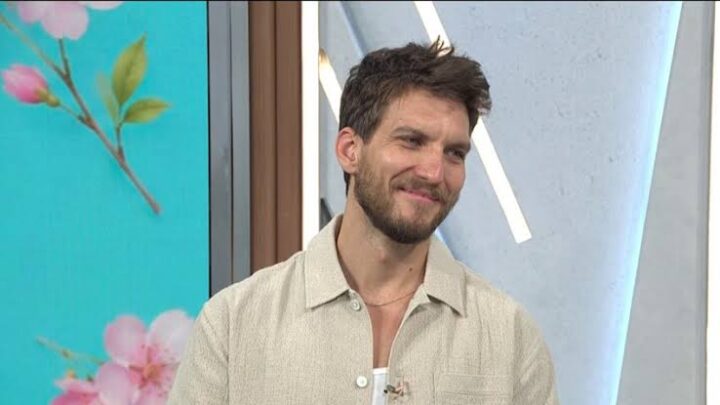 Scott Michael Foster Biography: Height, Ethnicity, Age, Net Worth, Siblings, Parents, TV Series, Movies