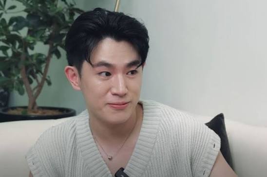 Benedict Cua Biography: YouTuber, Age, Child, Vlogs, Net Worth, Father, Business, Education, Music, Acting