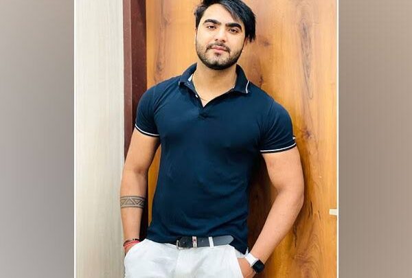 Paras Thakral Biography: Acting, Age, Net Worth, Fitness, YouTube, Wife, Children, Height, Career