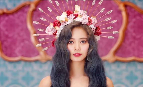 Tzuyu Biography: Songs, Age, Group, Instagram, Wikipedia, Net Worth, TWICE