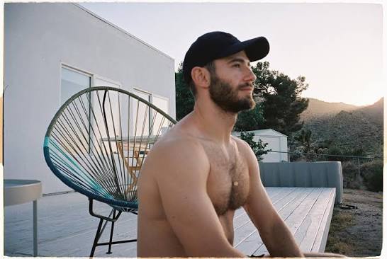 Julian Morris Biography: Age, Movies, Husband, Net Worth, Pretty Little Liars, Height, Career, Parents, Nationality