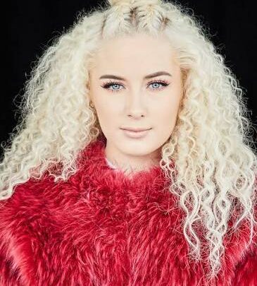 Wiktoria Johansson Bio: Age, Boyfriend, Net Worth, Songs, Albums, Parent, Height