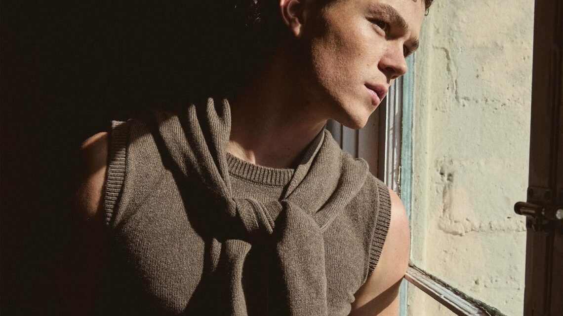 Zac Burgess Biography: Movies, Lover, Height, Ethnicity, Age, Net Worth, Siblings, Parents Zac Burgess Biography: Movies, Lover, Height, Ethnicity, Age, Net Worth, Siblings, Parents