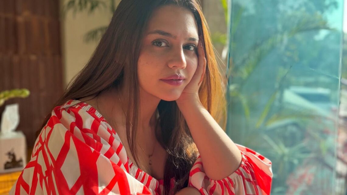 Zara Noor Abbas Biography: TV Series, Child, Husband, Siblings, Age, Parents, Net Worth, Height, Ethnicity Zara Noor Abbas Biography: TV Series, Child, Husband, Siblings, Age, Parents, Net Worth, Height, Ethnicity