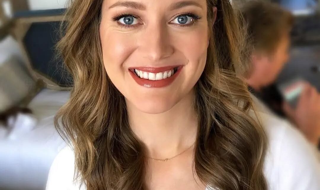 Zoe Perry Biography: Age, Parents, Height, Ethnicity, Net Worth, Siblings, Movies Zoe Perry Biography: Age, Parents, Height, Ethnicity, Net Worth, Siblings, Movies