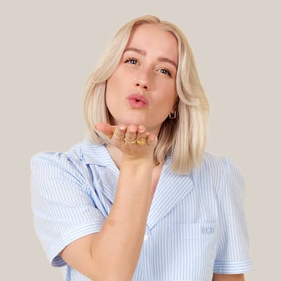 Rebecca Charlotte Dahl Biography: Age, Husband, Net Worth, YouTube Channel, Height, Kids, TikTok, Parents Rebecca Charlotte Dahl Biography: Age, Husband, Net Worth, YouTube Channel, Height, Kids, TikTok, Parents