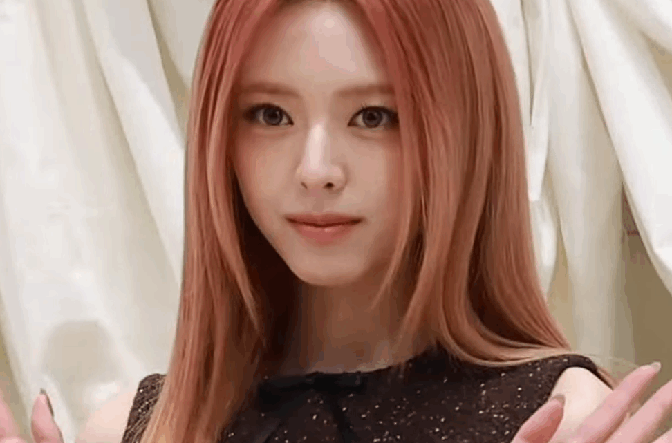 Yuna (singer) Biography: Age, Net Worth, Parents, ITZY, Height, Career, Instagram, Awards Yuna (singer) Biography: Age, Net Worth, Parents, ITZY, Height, Career, Instagram, Awards