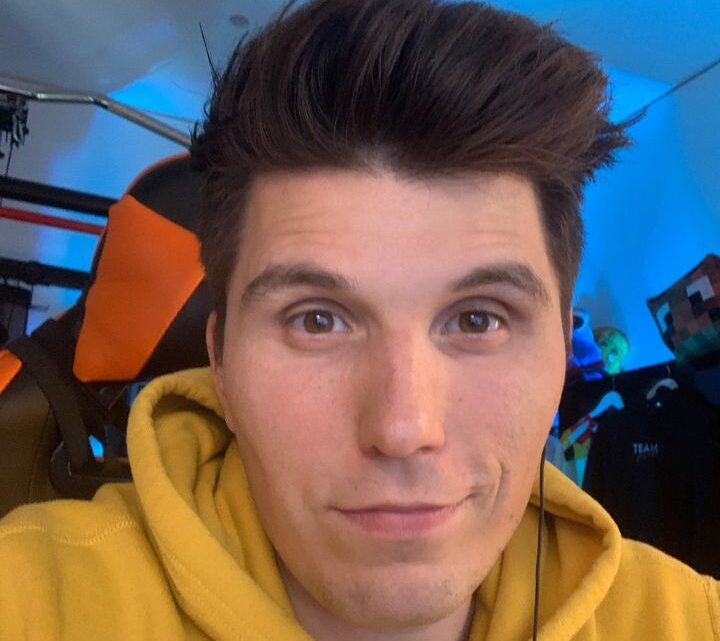 Paluten Biography: Age, Wife, Net Worth, Height, Real Name, Minecraft, Books, YouTube Paluten Biography: Age, Wife, Net Worth, Height, Real Name, Minecraft, Books, YouTube