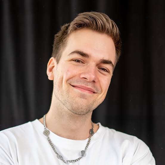 Maximilian Leonard Kolb Biography: Age, Net Worth, Brother, YouTube, Girlfriend, Height, Real Name Maximilian Leonard Kolb Biography: Age, Net Worth, Brother, YouTube, Girlfriend, Height, Real Name