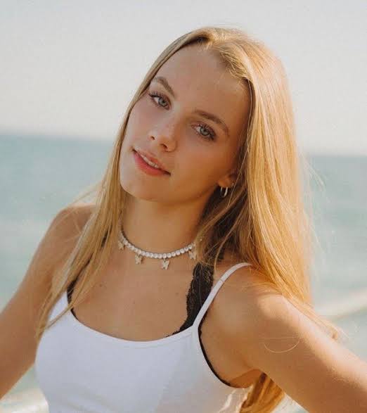 Anna Shumate Biography: Age, Birthday, Height, Instagram, Net Worth, BF, Family Anna Shumate Biography: Age, Birthday, Height, Instagram, Net Worth, BF, Family