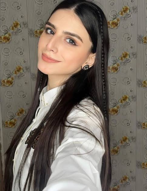 Saba Maaz Biography: Age, Husband, Net Worth, YouTube, Instagram, Height, Parents, Son Saba Maaz Biography: Age, Husband, Net Worth, YouTube, Instagram, Height, Parents, Son