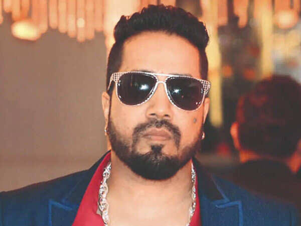 Mika Singh Biography: Wife, Age, Songs, Net Worth, Height, Albums, Career Mika Singh Biography: Wife, Age, Songs, Net Worth, Height, Albums, Career