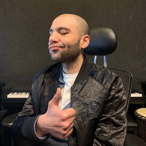 Molotof (Singer) Biography: Age, Songs, Net Worth, Height, Albums, Collaborations, Ethnicity Molotof (Singer) Biography: Age, Songs, Net Worth, Height, Albums, Collaborations, Ethnicity