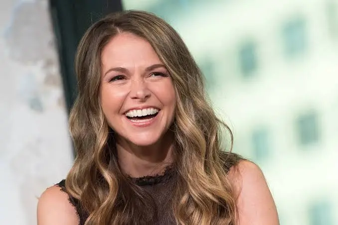 Sutton Foster Biography: Age, Husband, Children, Net Worth, Movies & TV Shows, Awards Sutton Foster Biography: Age, Husband, Children, Net Worth, Movies & TV Shows, Awards