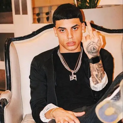 Luar La L Biography: Girlfriend, Age, Son, Net Worth, Height, Parents, Albums, Career Luar La L Biography: Girlfriend, Age, Son, Net Worth, Height, Parents, Albums, Career