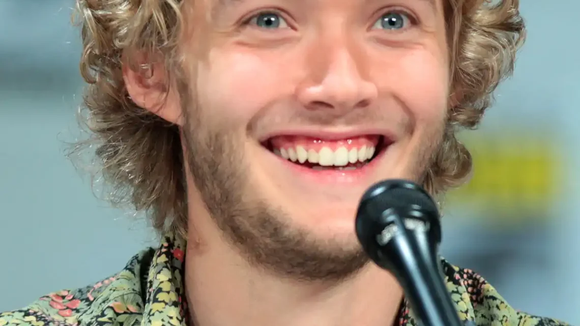 Toby Regbo Biography: Age, Height, Net Worth, Parents, Movies & TV Shows, Girlfriend, Brother Toby Regbo Biography: Age, Height, Net Worth, Parents, Movies & TV Shows, Girlfriend, Brother