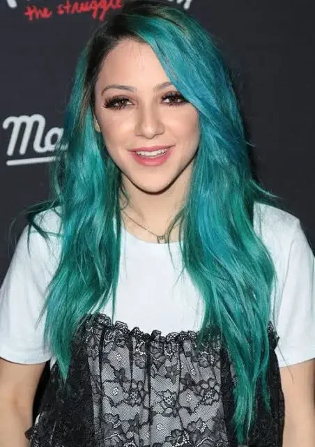 Niki DeMartino Biography: Age, Partner, Net Worth, Songs, Height, Parents, Sister Niki DeMartino Biography: Age, Partner, Net Worth, Songs, Height, Parents, Sister