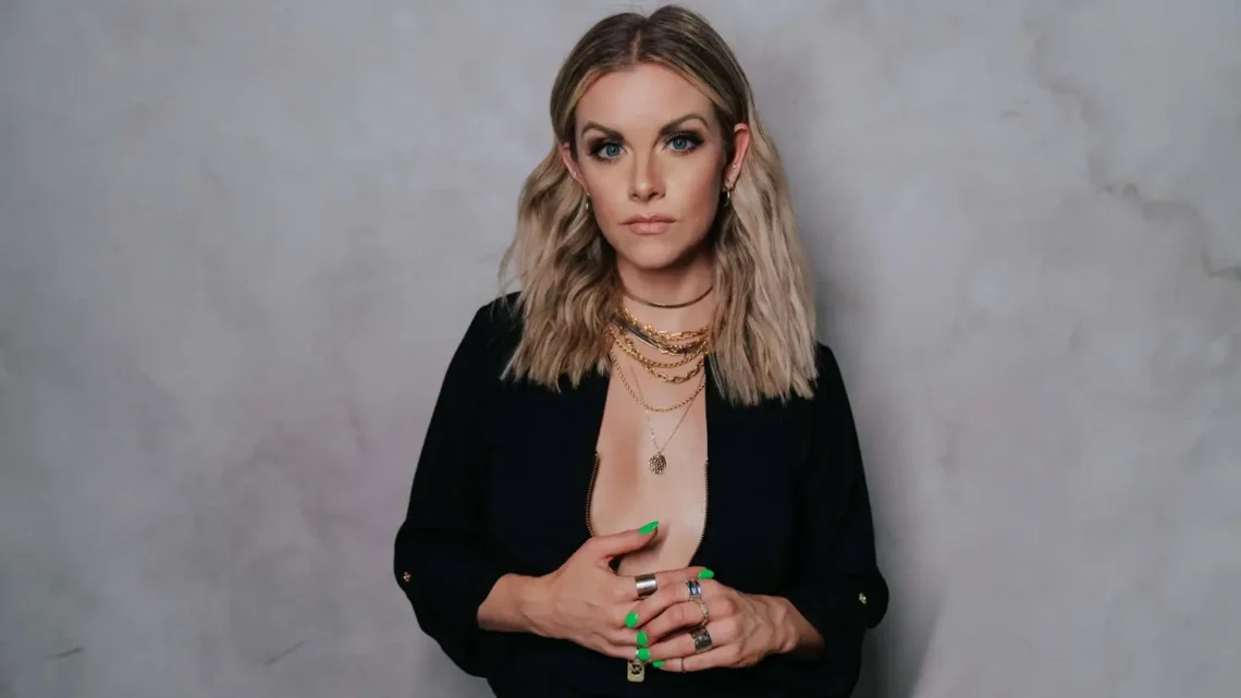 Lindsay Ell Biography: Boyfriend, Age, Height, Net Worth, Parents, Songs, Albums, TV Shows Lindsay Ell Biography: Boyfriend, Age, Height, Net Worth, Parents, Songs, Albums, TV Shows